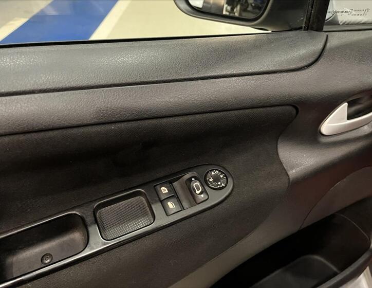 Peugeot 207 19
