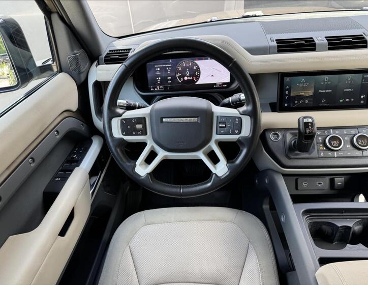 Land Rover Defender 14