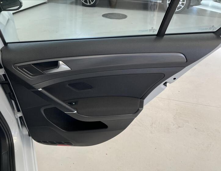 Volkswagen Golf 28