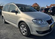 Volkswagen Touran 1