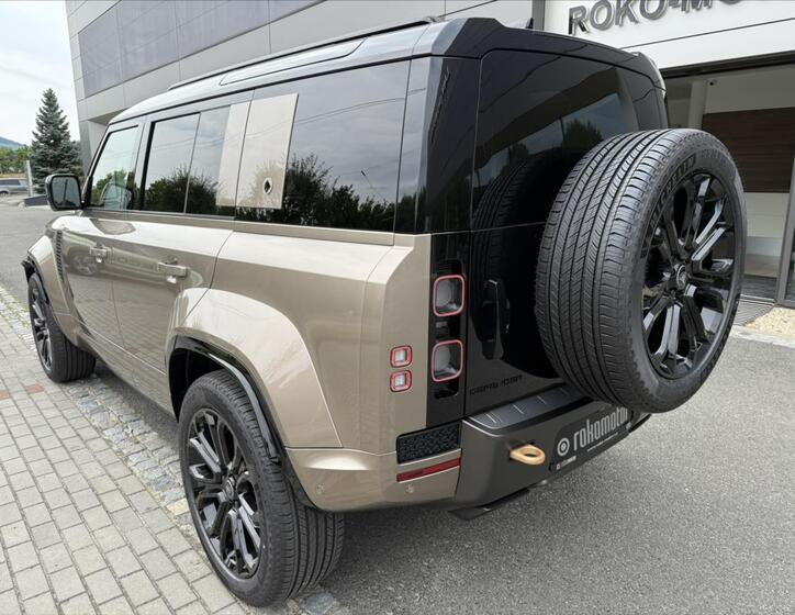 Land Rover Defender 10