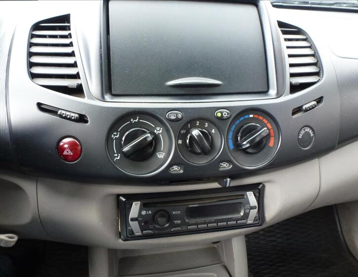 Mitsubishi L200 30