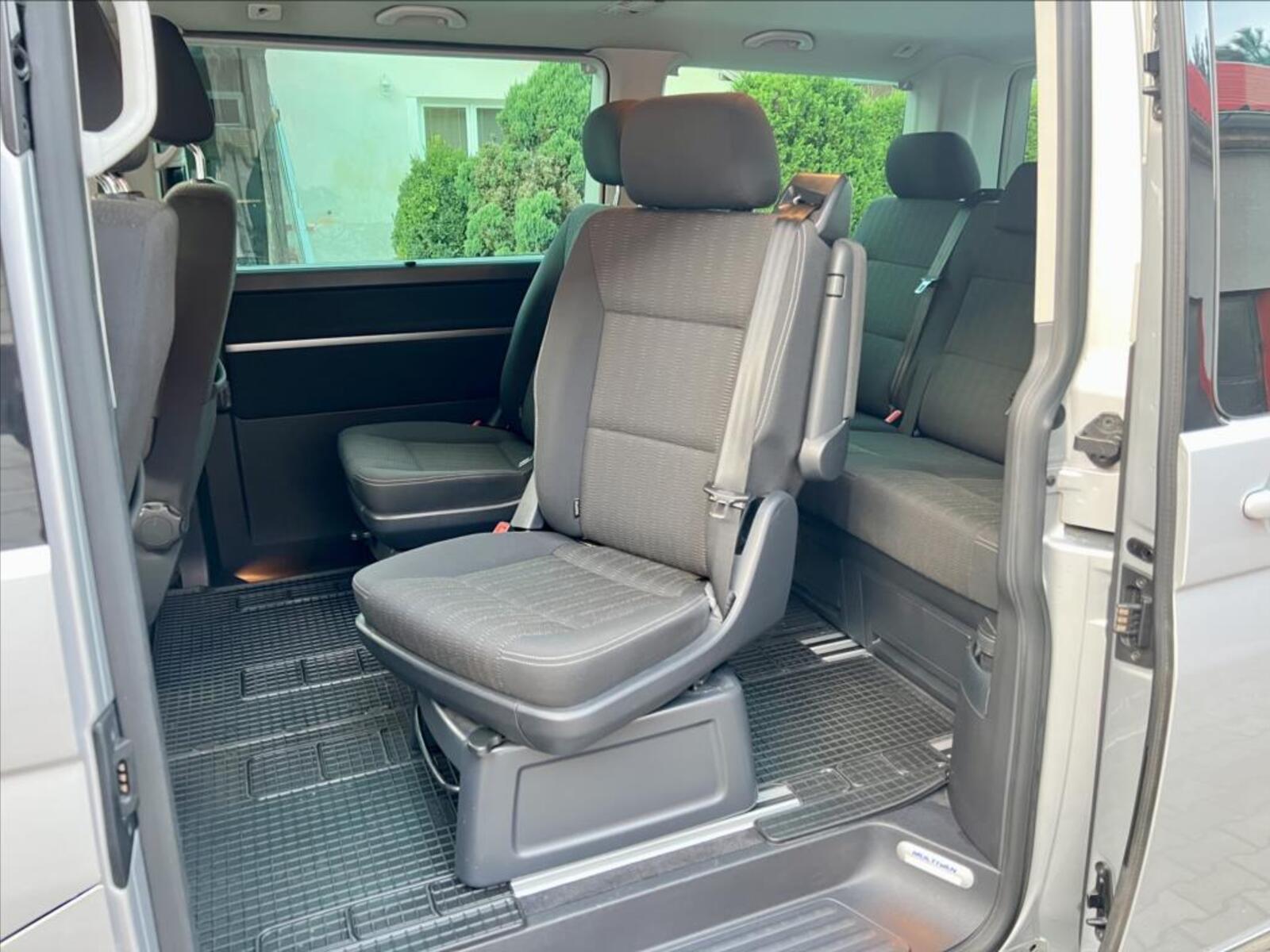 Volkswagen Multivan 12
