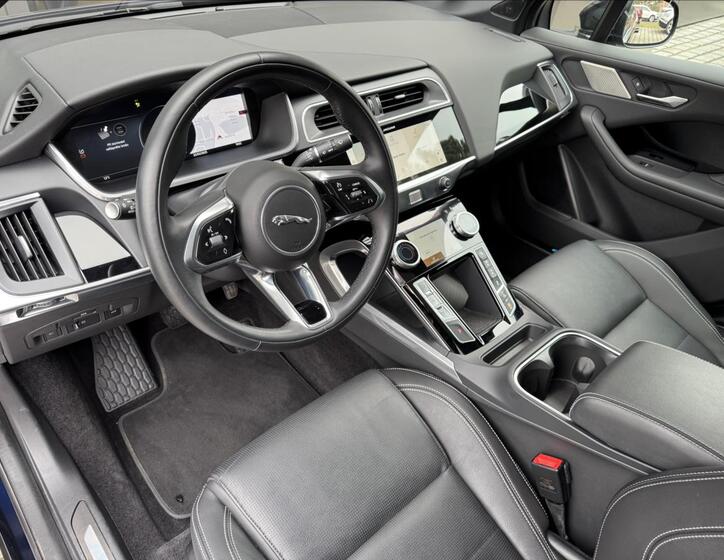 Jaguar I-Pace 8