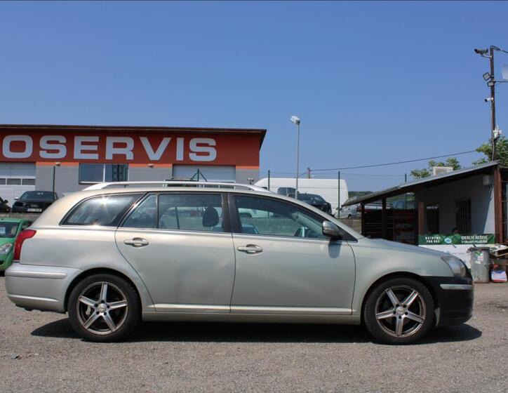 Toyota Avensis 4