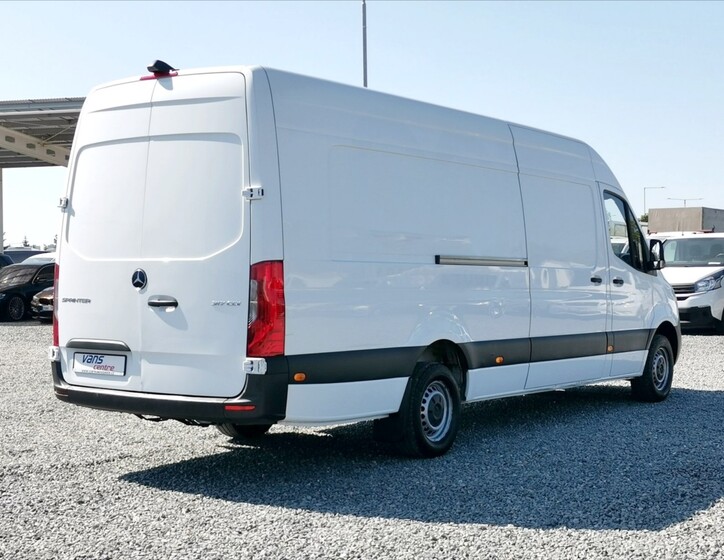 Mercedes-Benz Sprinter 3