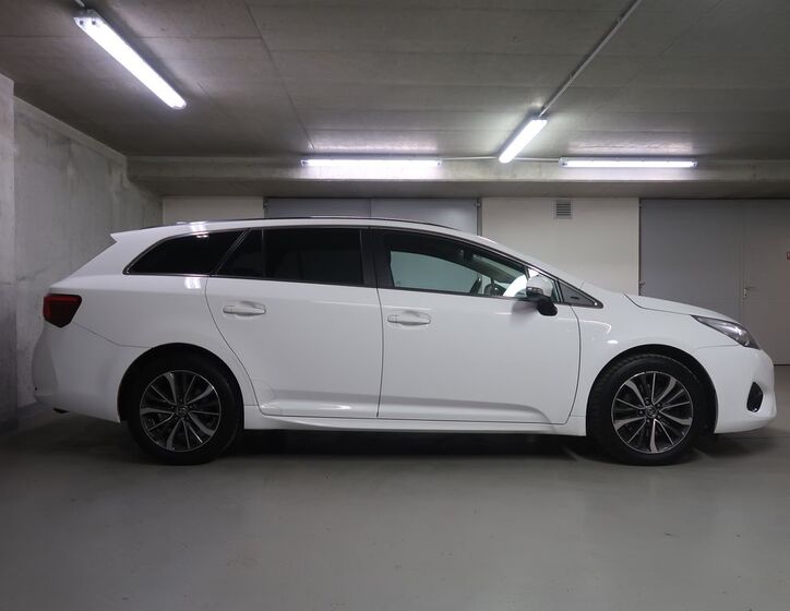 Toyota Avensis 4