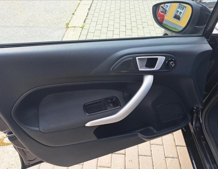 Ford Fiesta 16