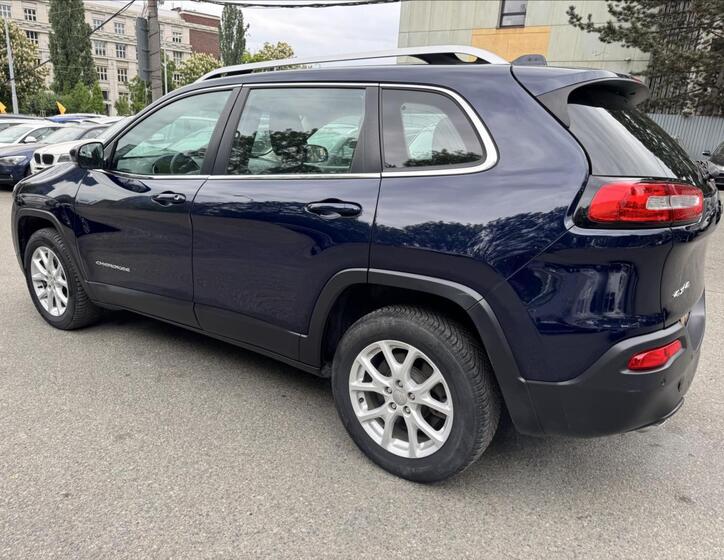 Jeep Cherokee 6