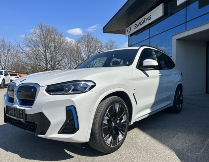 BMW iX3 4