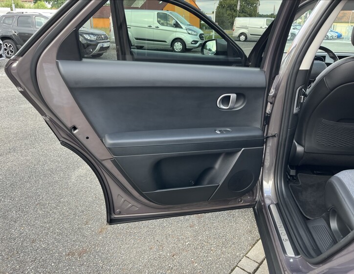 Hyundai IONIQ 47