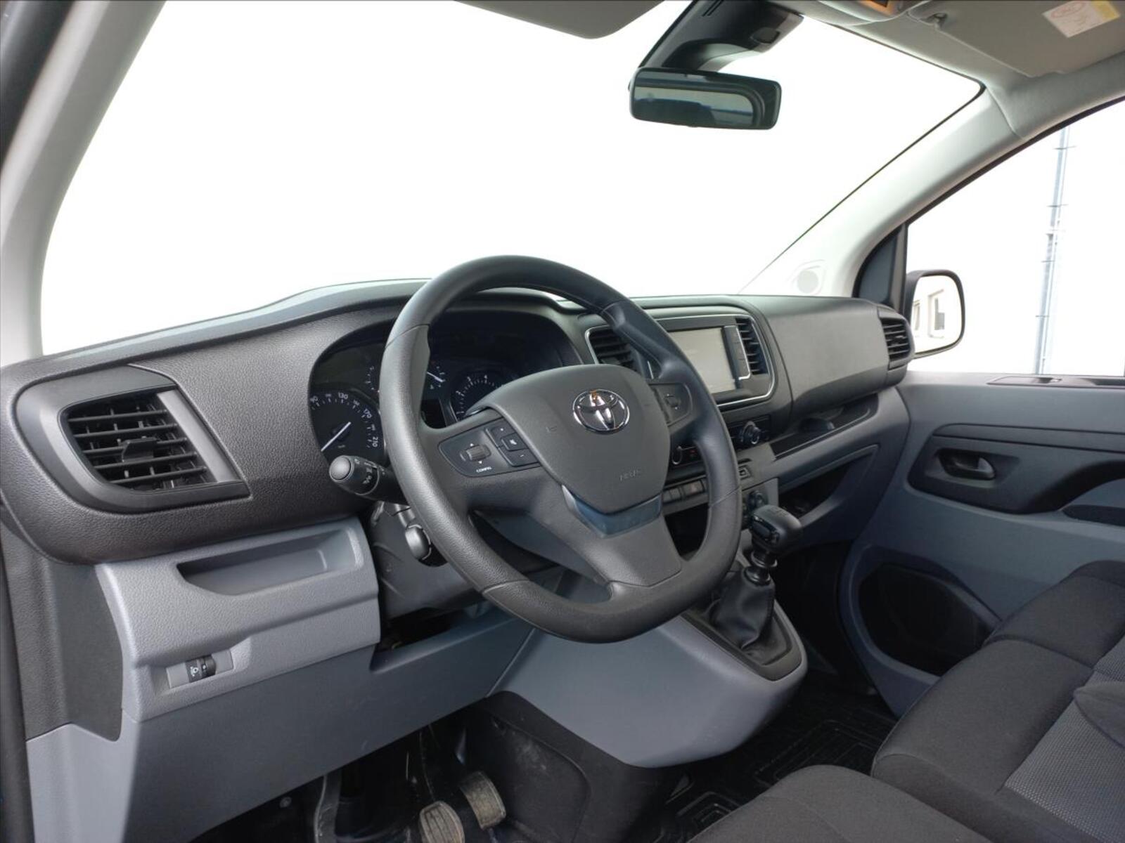 Toyota ProAce 11