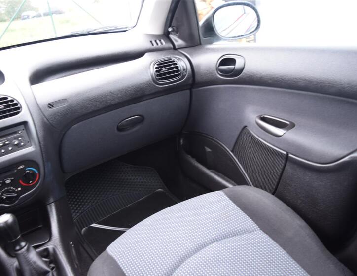 Peugeot 206 30