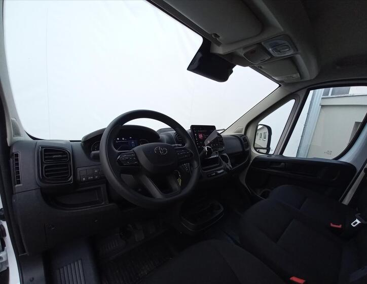 Toyota ProAce 9