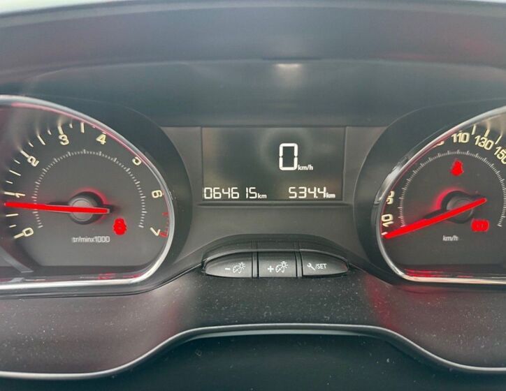 Peugeot 208 9