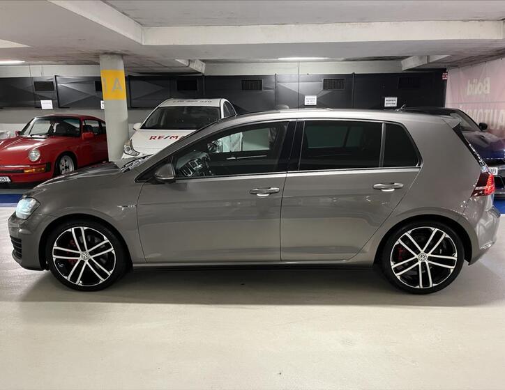 Volkswagen Golf 12