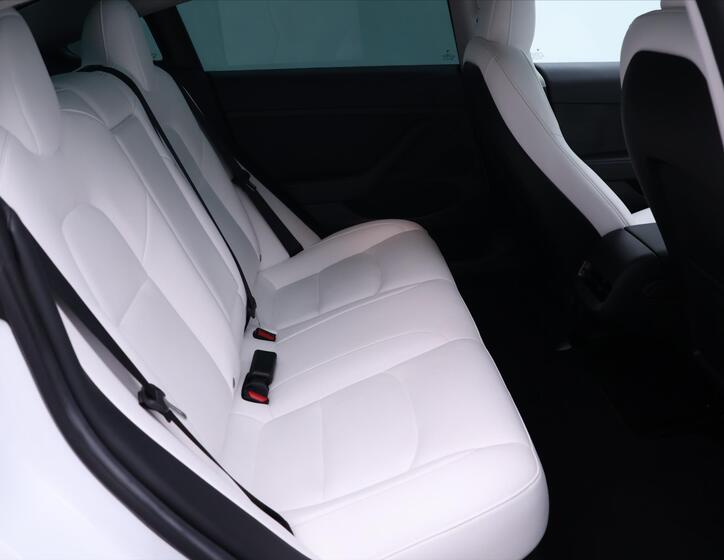 Tesla Model 3 16