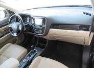 Mitsubishi Outlander 24