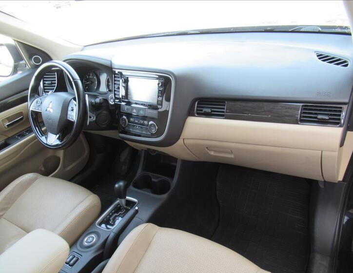 Mitsubishi Outlander 24