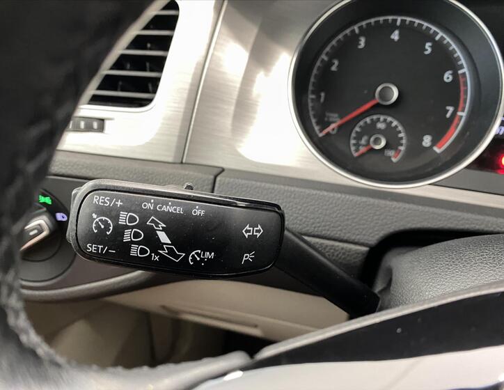 Volkswagen Golf 12