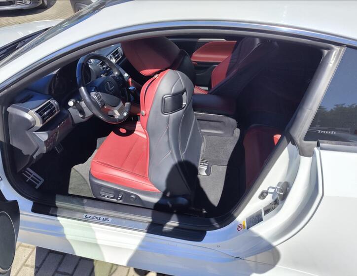 Lexus RC 300h 34
