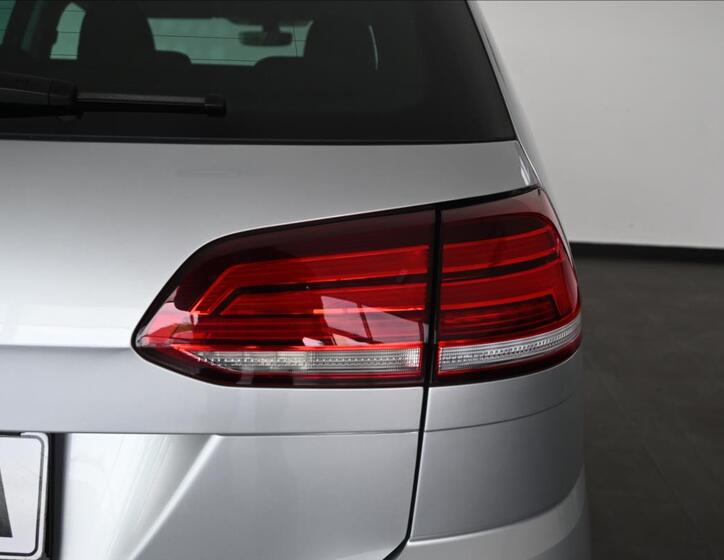 Volkswagen Golf 32