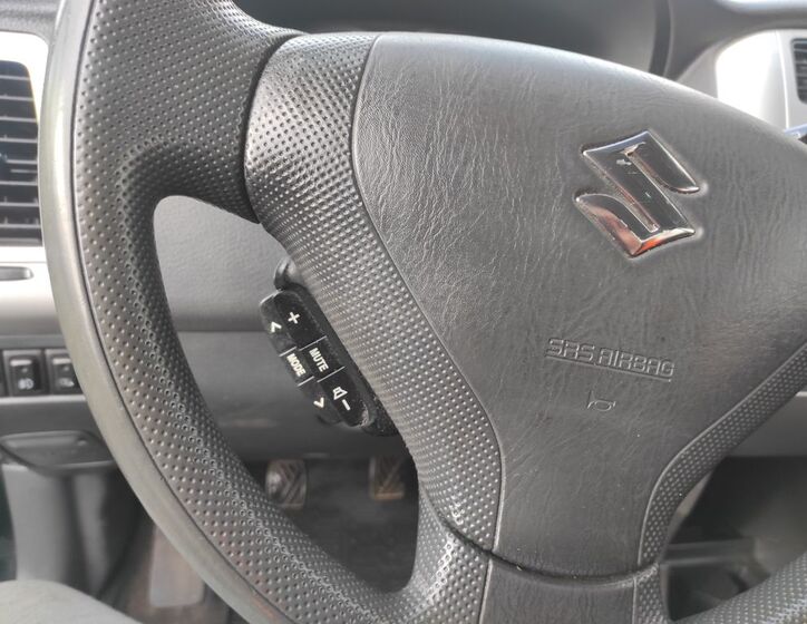 Suzuki Liana 13