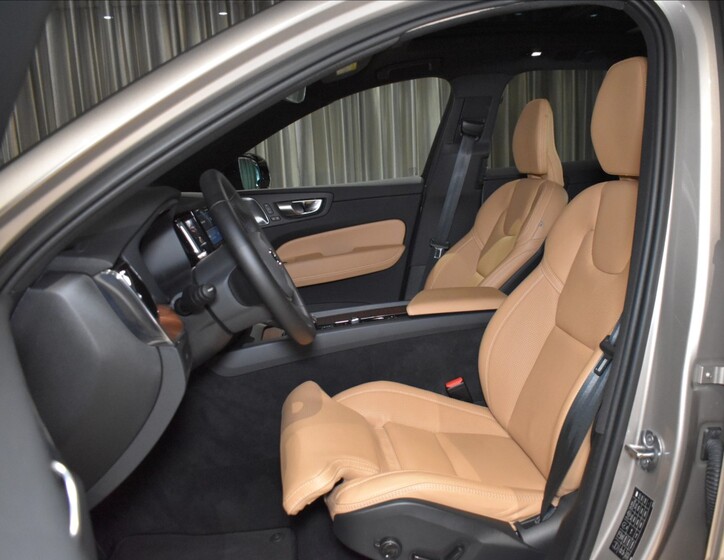 Volvo XC60 8
