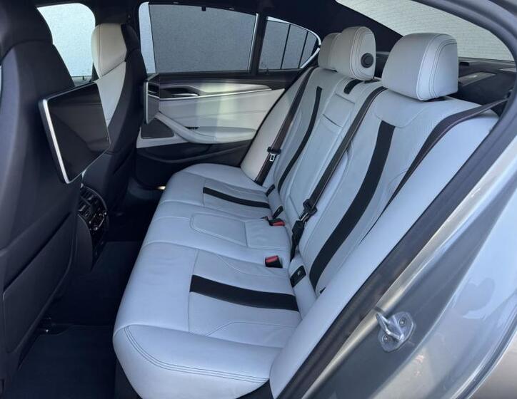 BMW M5 7
