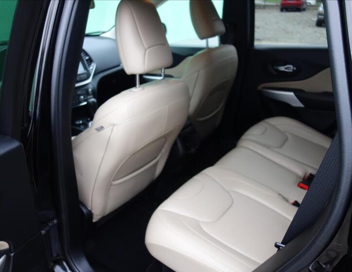 Jeep Cherokee 28