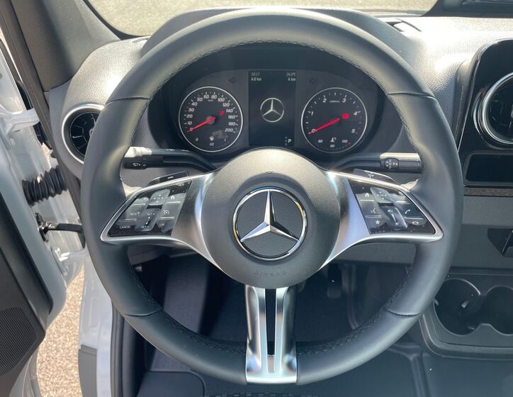 Mercedes-Benz Sprinter 11