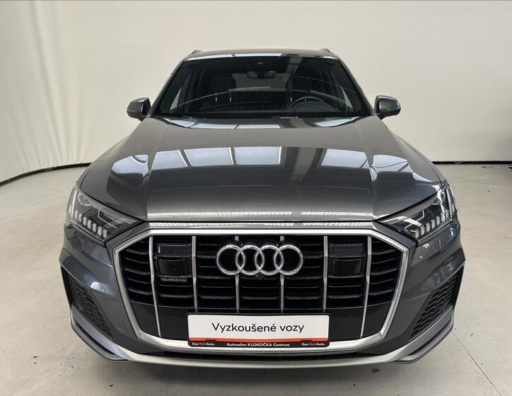 Audi Q7 4