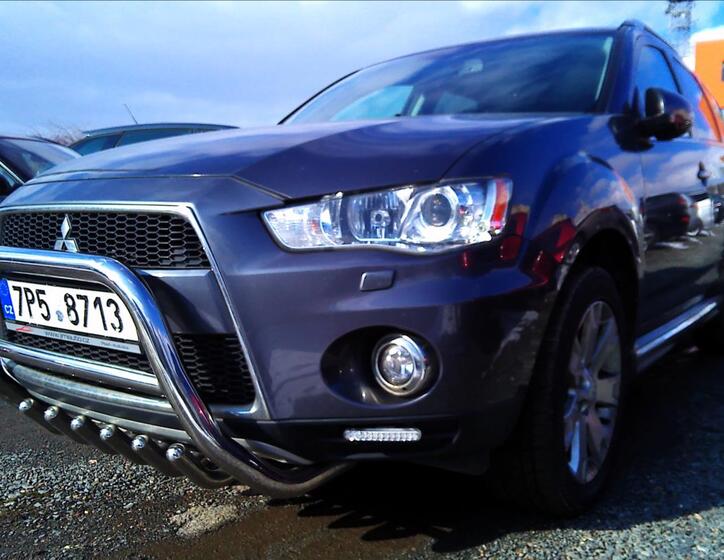 Mitsubishi Outlander 1