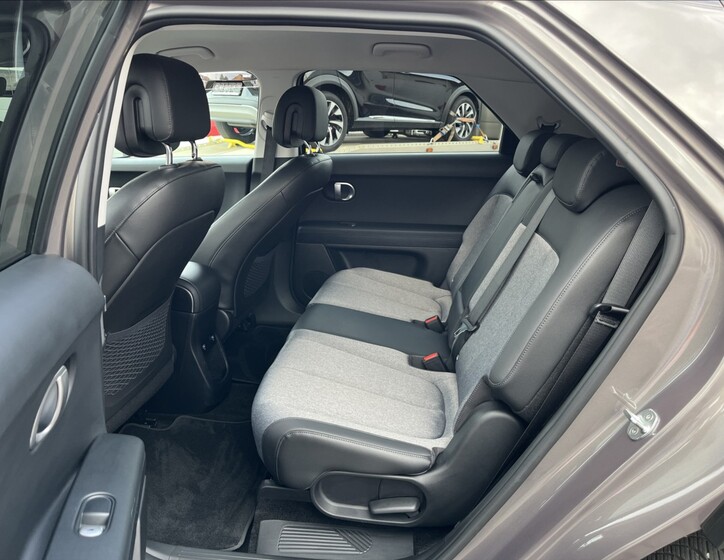 Hyundai IONIQ 18