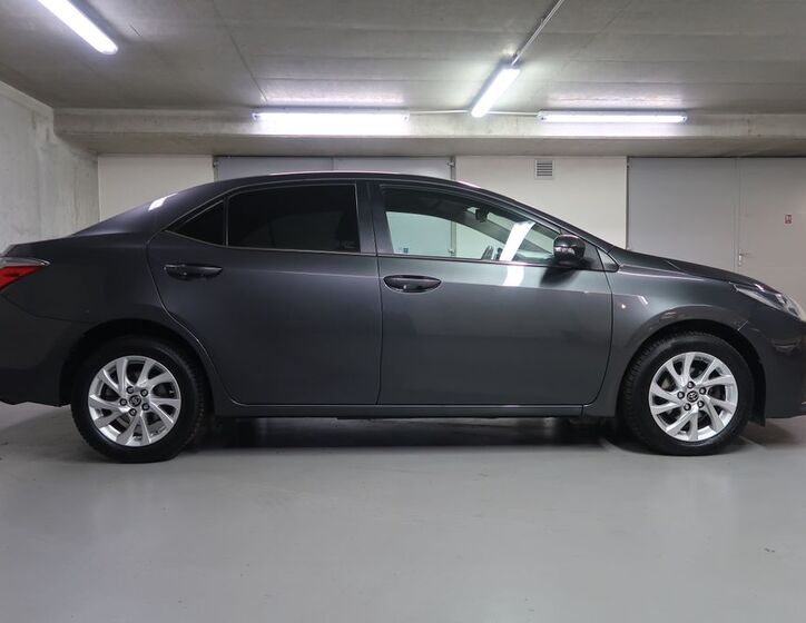 Toyota Corolla 4