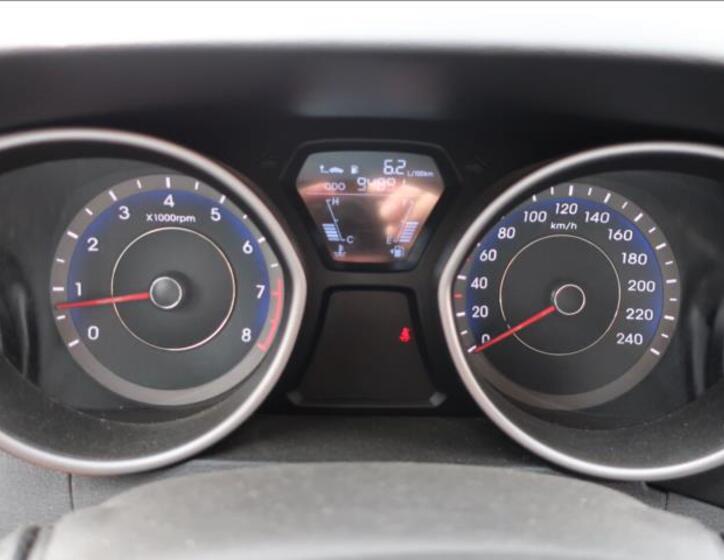 Hyundai Elantra 12
