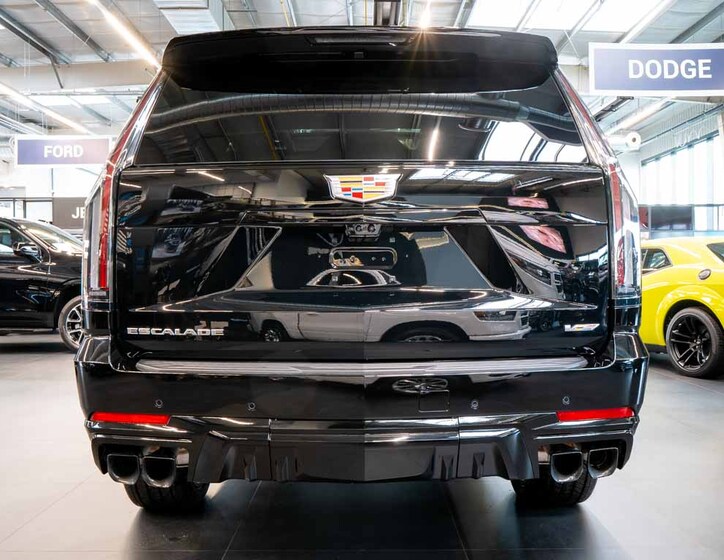 Cadillac Escalade 4