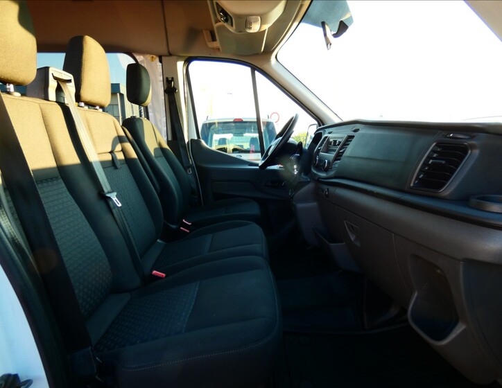Ford Transit 9