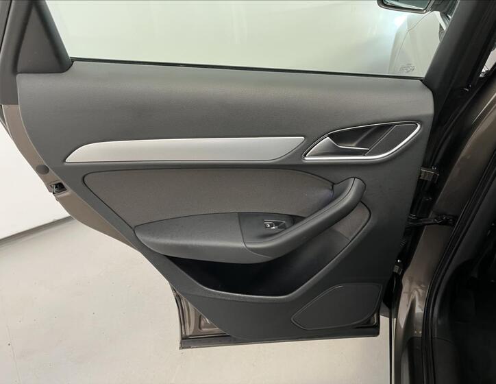 Audi Q3 27