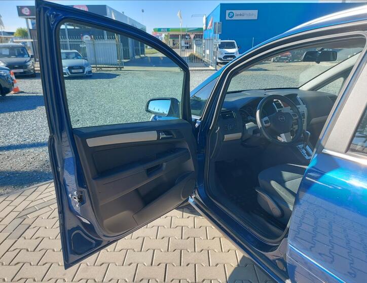 Opel Zafira 8