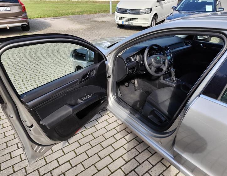 Škoda Superb 9