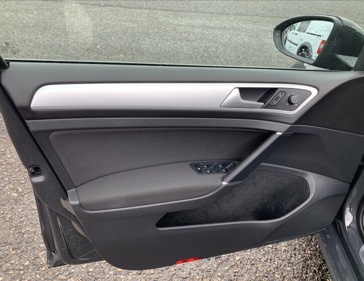 Volkswagen Golf 12