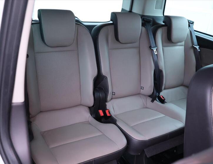 Ford Tourneo Custom 14