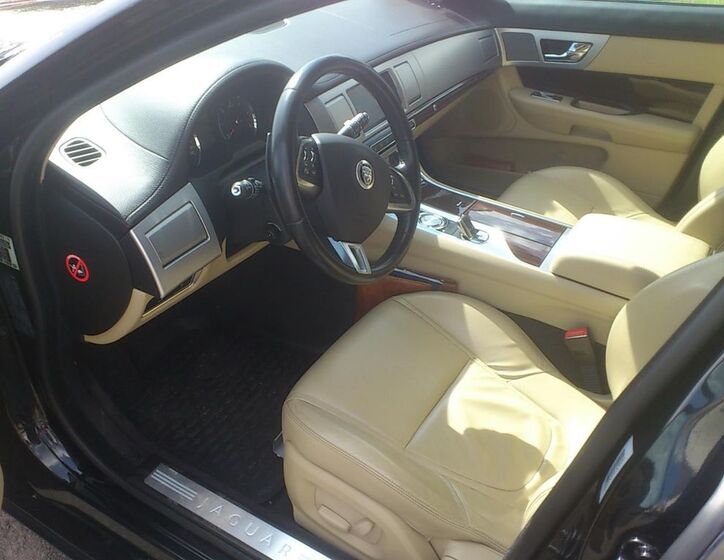 Jaguar XF 9