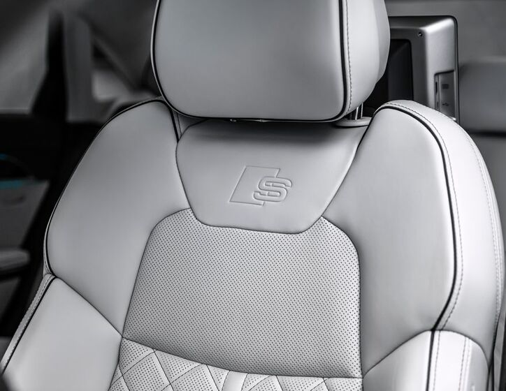 Audi A8 24
