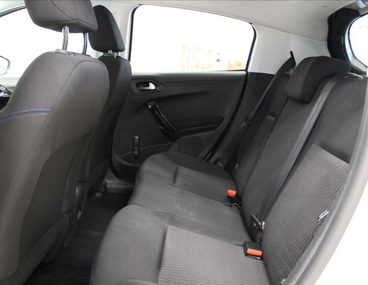 Peugeot 208 14