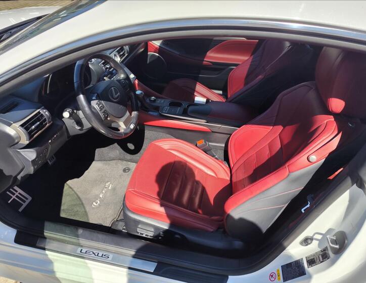 Lexus RC 300h 10
