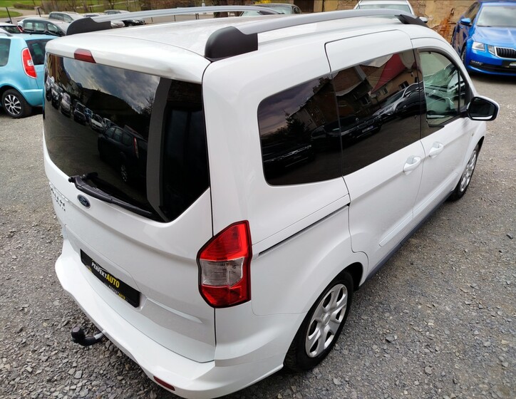 Ford Tourneo Courier 4