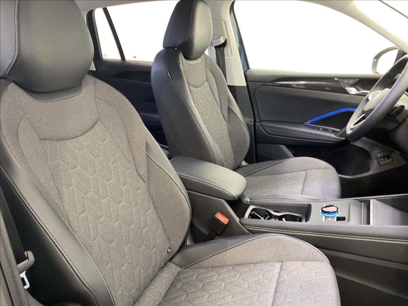 Volkswagen Tiguan 8