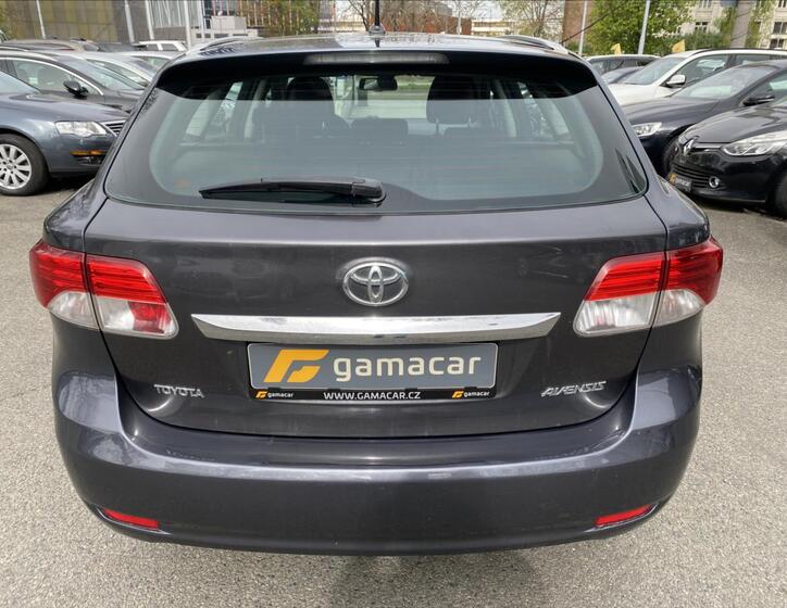 Toyota Avensis 8